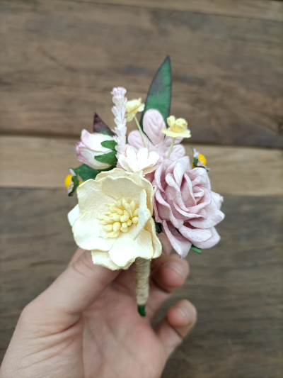 Broche flores de papel melancolía